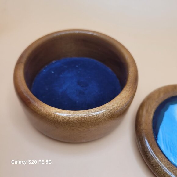 Woodstones Round Brazilian Wooden Agate Inlaid Top Trinket Jewelry Box - Picture 5 of 10